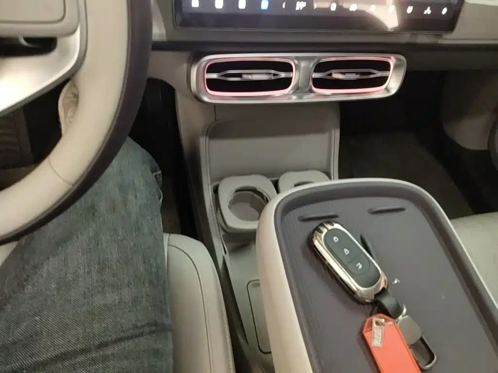 Leapmotor B10 2025 600 LiDAR Edition, снимка 11 - Автомобили и джипове - 56715726