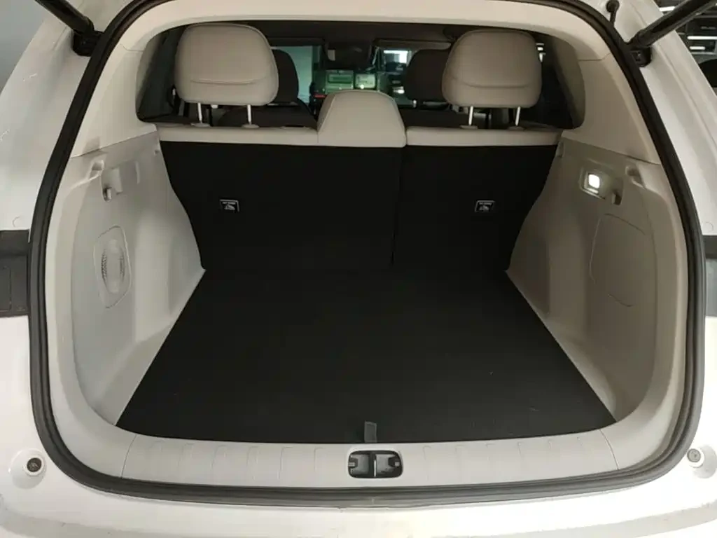 Leapmotor B10 2025 600 LiDAR Edition, снимка 15 - Автомобили и джипове - 56715726
