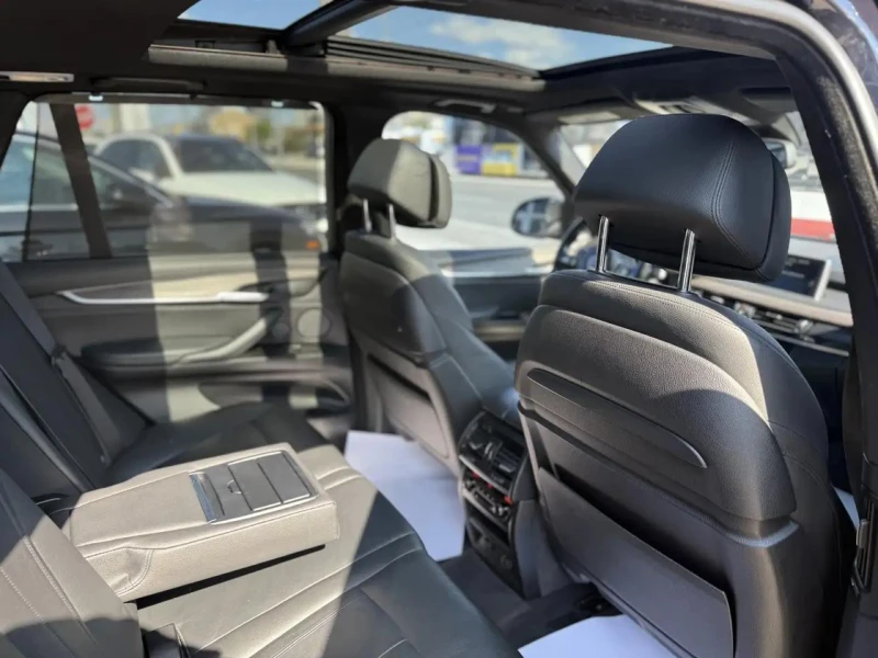 BMW X5 M Packet* Head up* Ambient* Harman Kardon* Pano* , снимка 14 - Автомобили и джипове - 52317957