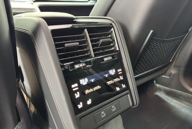 Porsche Cayenne TURBO ELECTRIC * NEW 2026* ACTIVE-RIDE SPORT-DESIG, снимка 16 - Автомобили и джипове - 55905860
