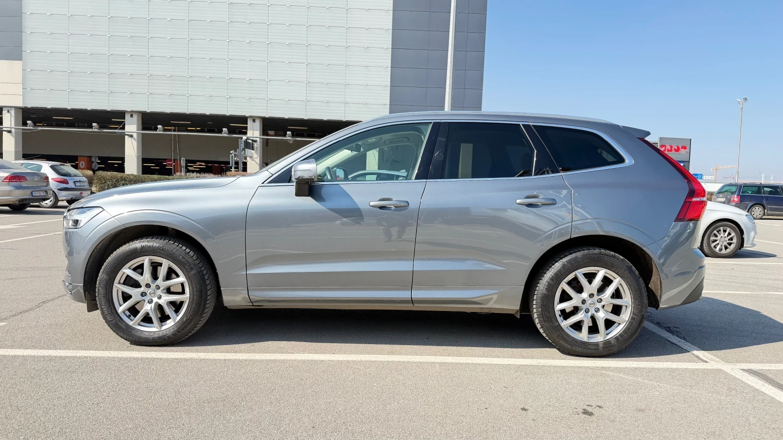 Volvo XC60 Momentum Pro, снимка 4 - Автомобили и джипове - 53755695