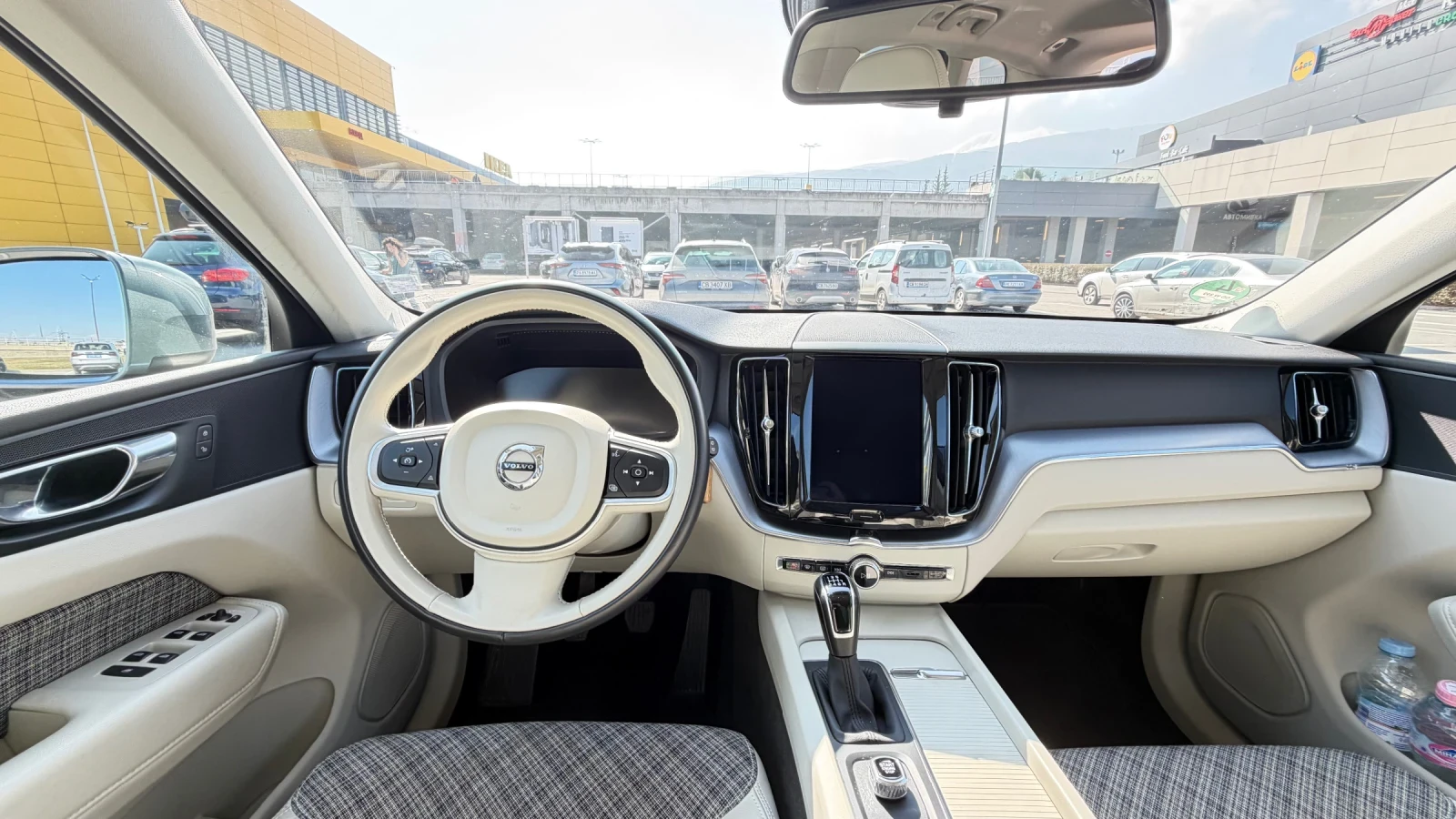 Volvo XC60 Momentum Pro, снимка 11 - Автомобили и джипове - 53755695