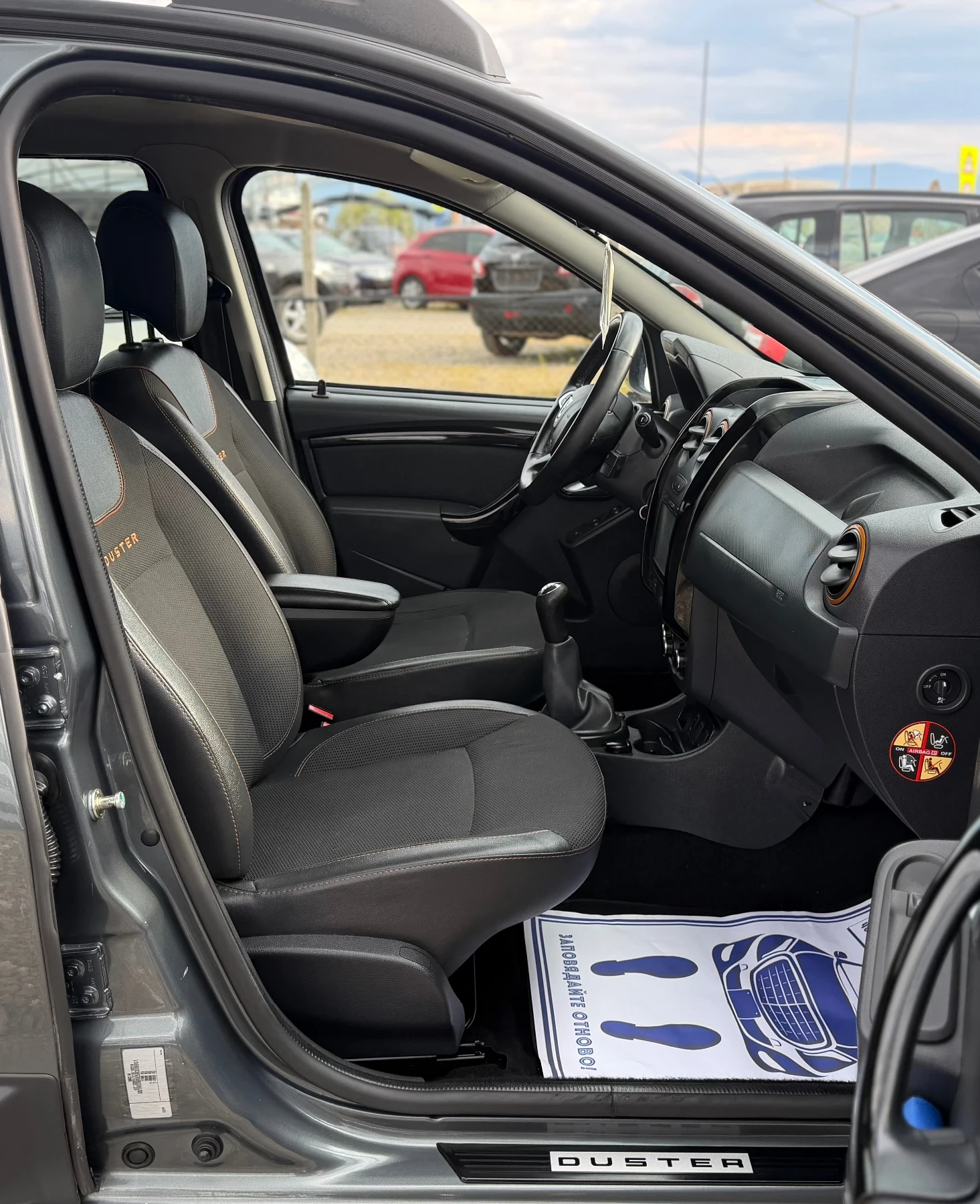 Dacia Duster 1.6 GPL * LAUREATE * EURO6B * NAVi * KAMERA, снимка 11 - Автомобили и джипове - 54260336