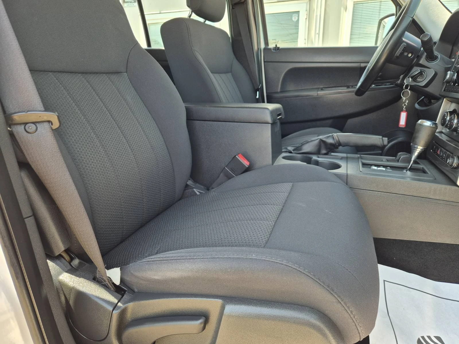 Jeep Cherokee 2.8CRDI-AUTOMATIC-4X4, снимка 12 - Автомобили и джипове - 54433988