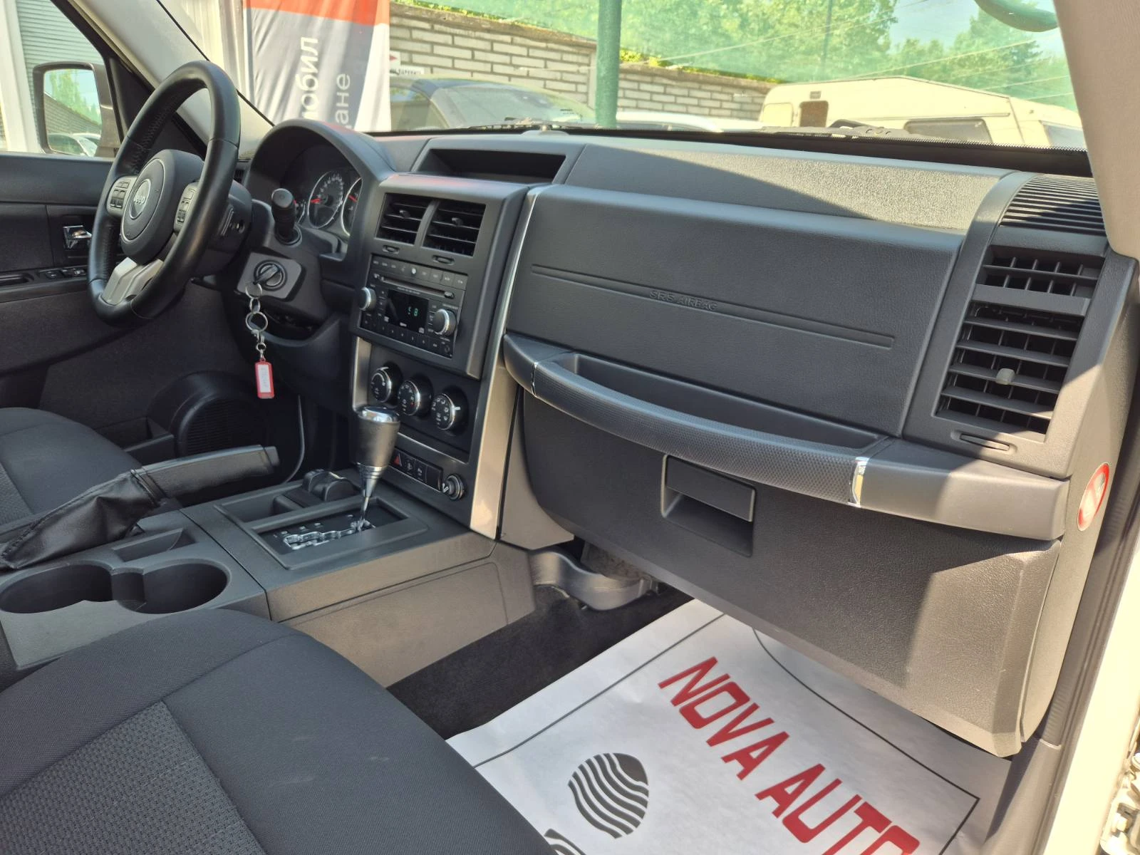 Jeep Cherokee 2.8CRDI-AUTOMATIC-4X4, снимка 11 - Автомобили и джипове - 54433988