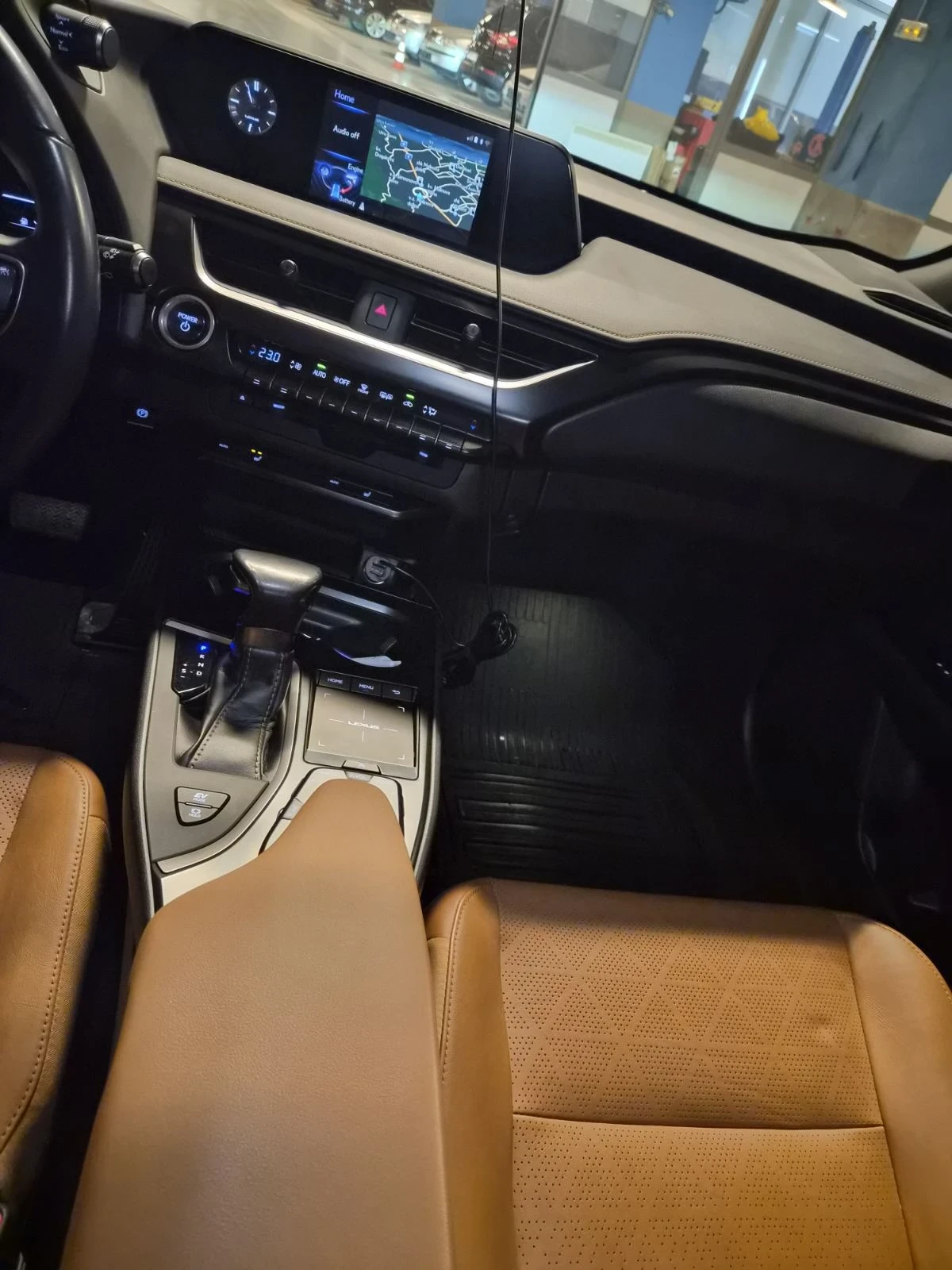 Lexus UX 250h, снимка 5 - Автомобили и джипове - 54483103