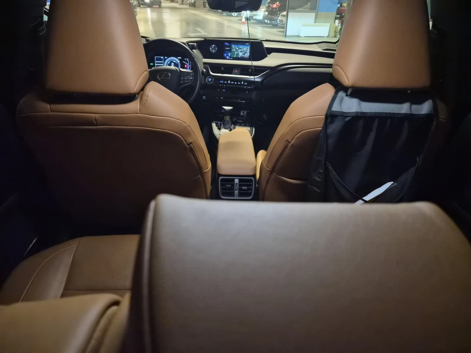 Lexus UX 250h, снимка 14 - Автомобили и джипове - 54483103