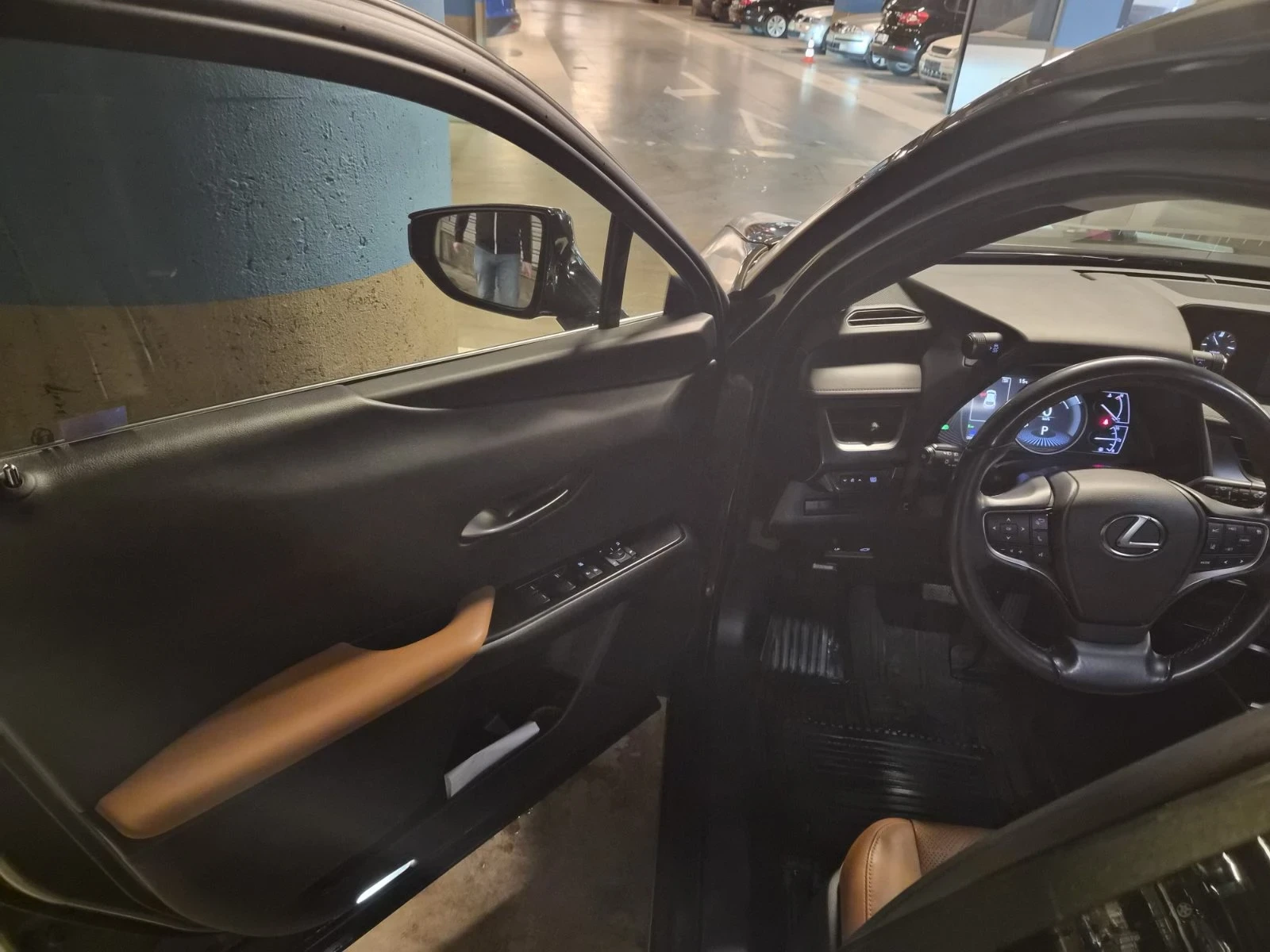 Lexus UX 250h, снимка 12 - Автомобили и джипове - 54483103