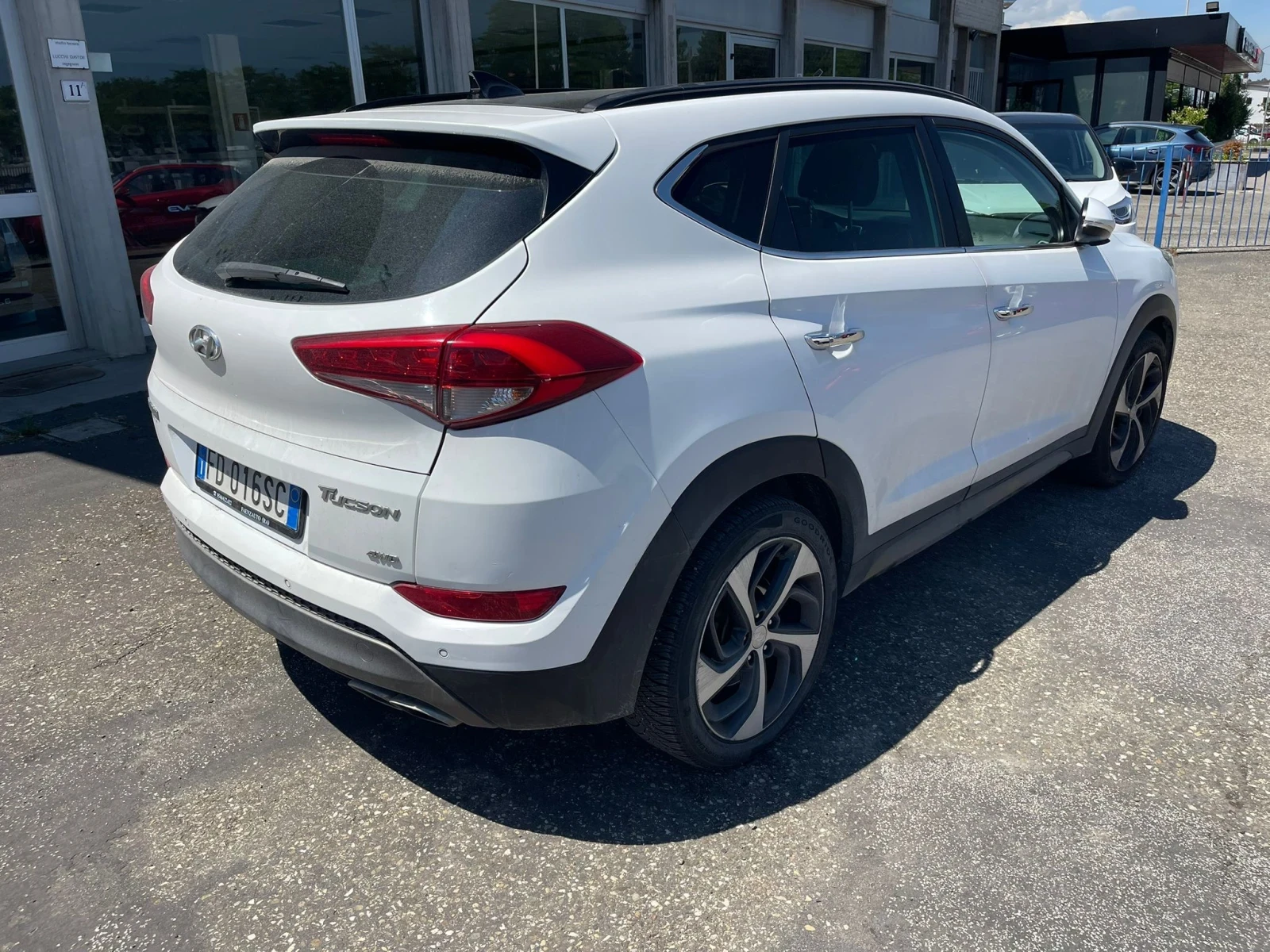 Hyundai Tucson 4x4, снимка 6 - Автомобили и джипове - 54608071