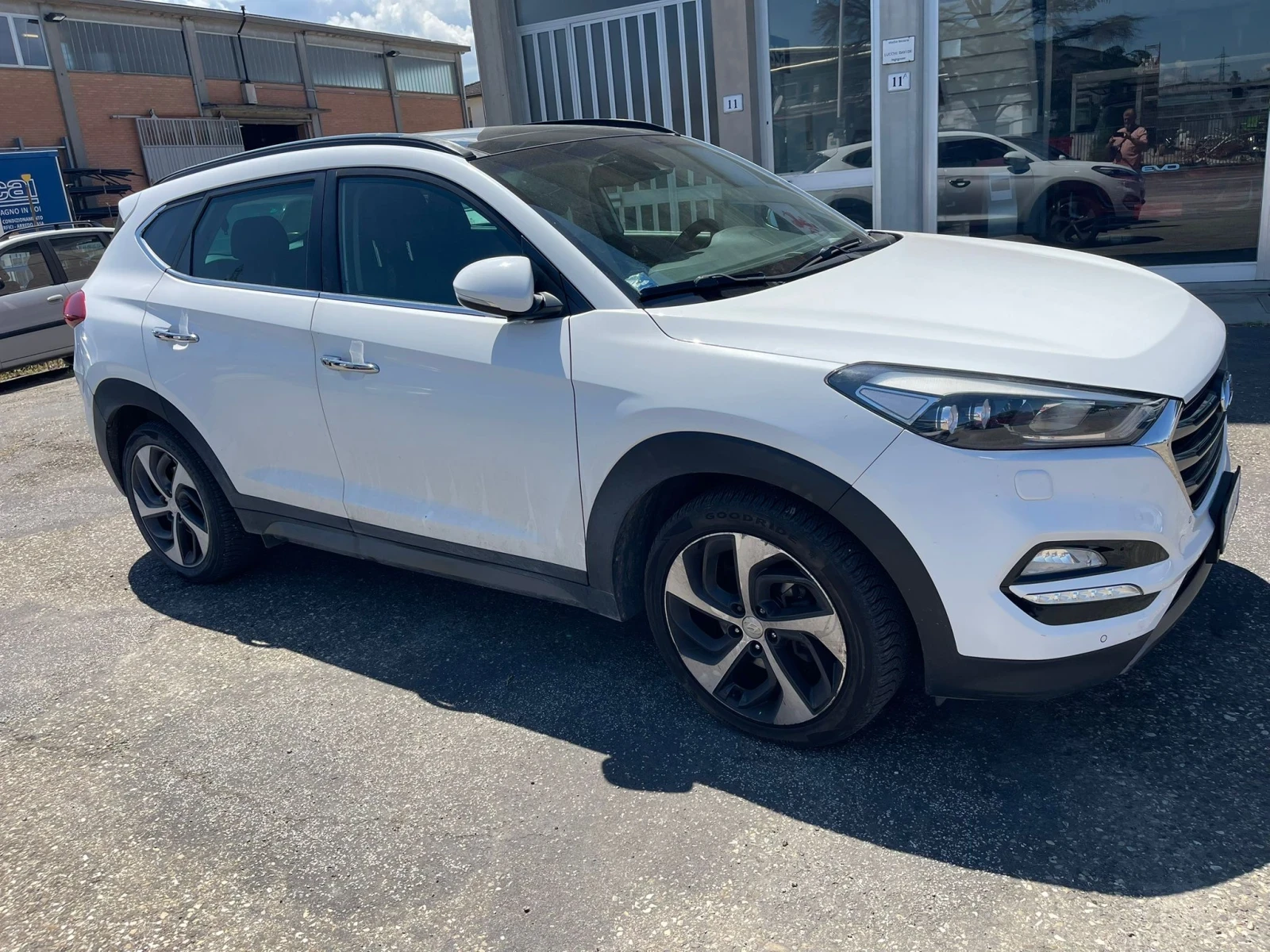 Hyundai Tucson 4x4, снимка 4 - Автомобили и джипове - 54608071