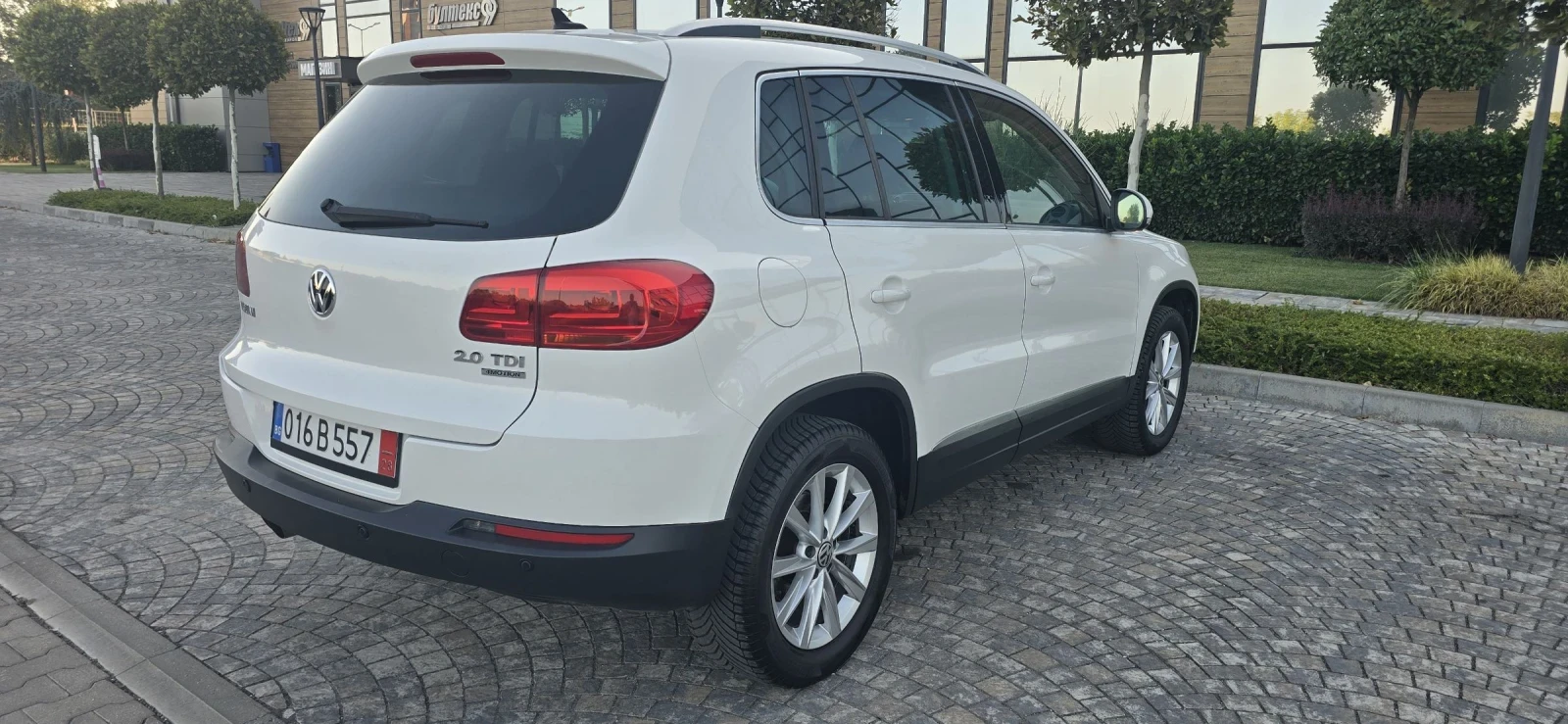 VW Tiguan 2.0 TDI* 140к.с. * 4x4* ЛИЗИНГ* , снимка 6 - Автомобили и джипове - 55477978