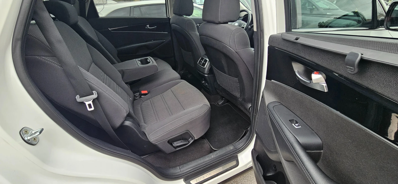 Kia Sorento 2.2 CRDi AWD Feel Rebel AT8, снимка 14 - Автомобили и джипове - 55840887