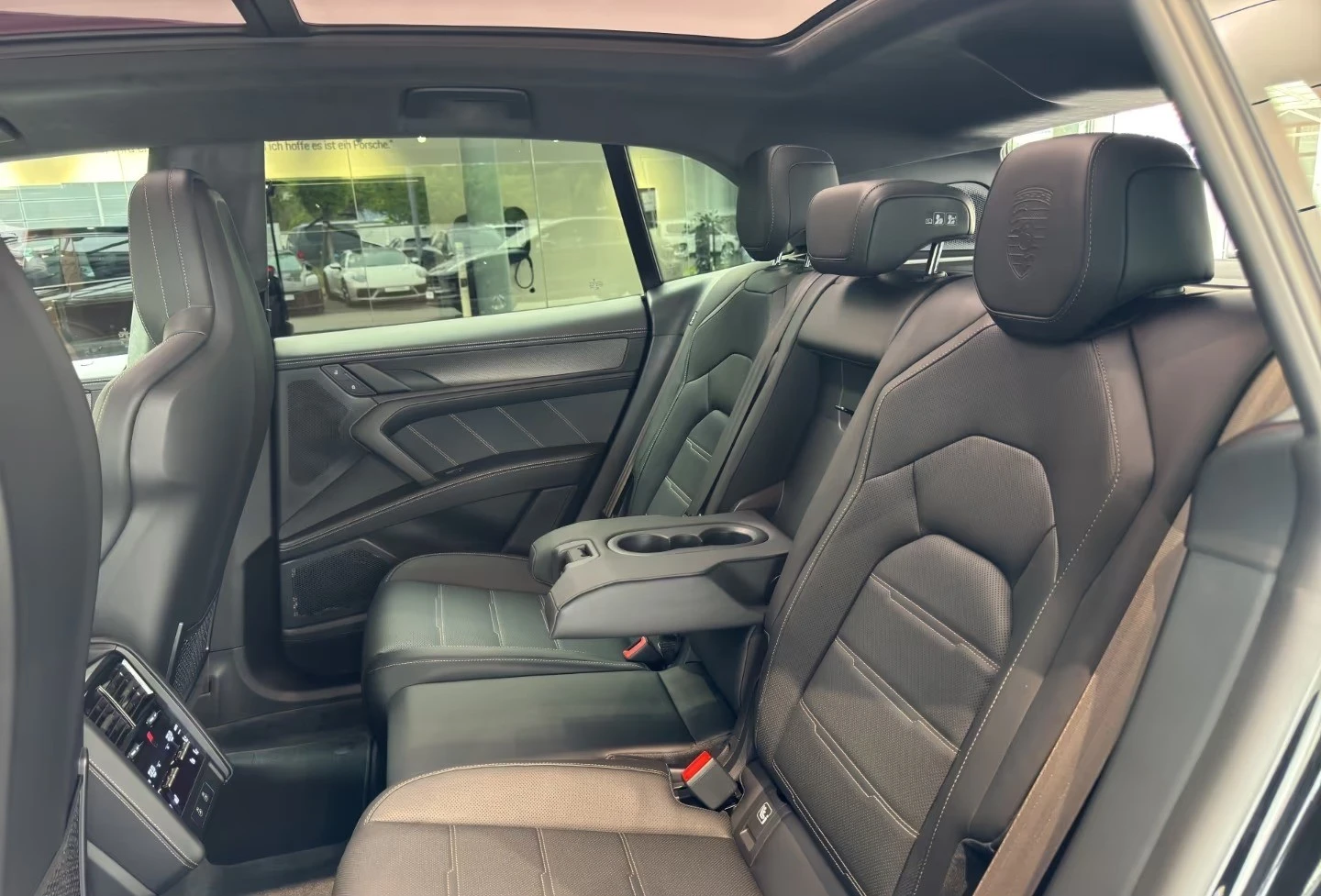 Porsche Cayenne TURBO ELECTRIC * NEW 2026* ACTIVE-RIDE SPORT-DESIG, снимка 15 - Автомобили и джипове - 55905860
