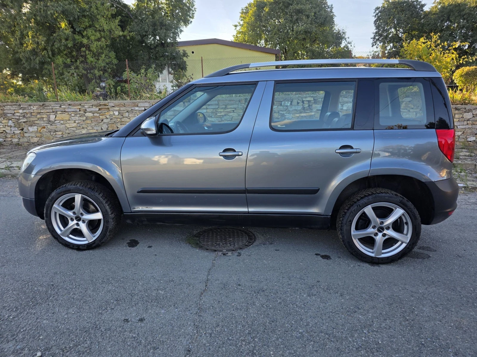 Skoda Yeti 2.0tdi 4?4 koja, снимка 3 - Автомобили и джипове - 56329128