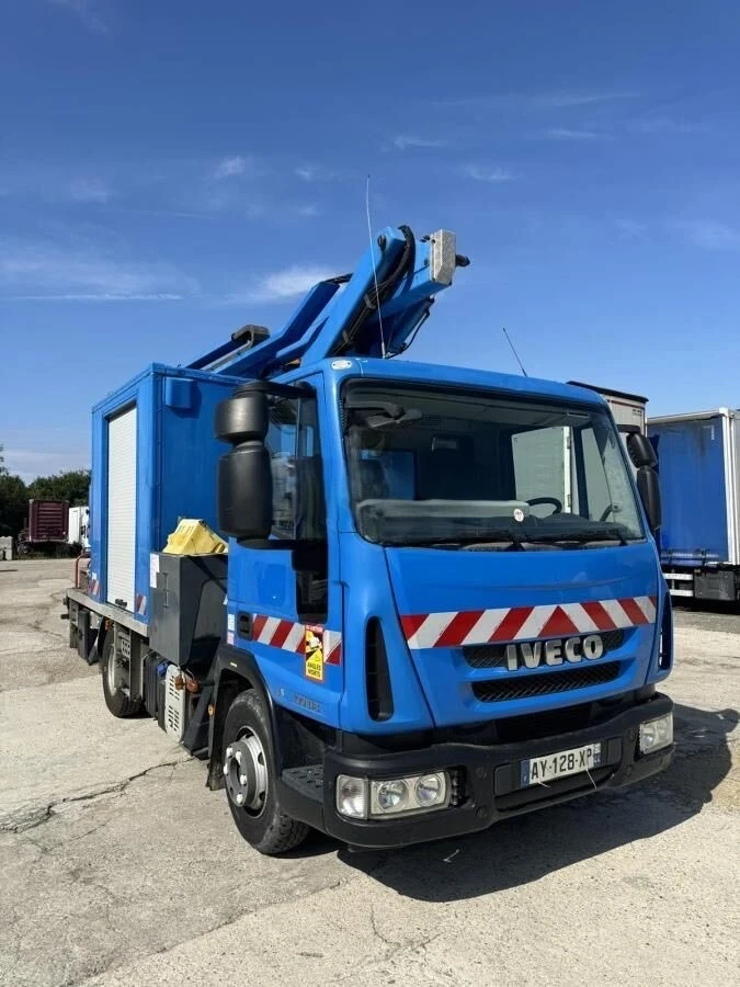 Автовишка Iveco Eurocargo 100E18, снимка 1 - Индустриална техника - 48074815