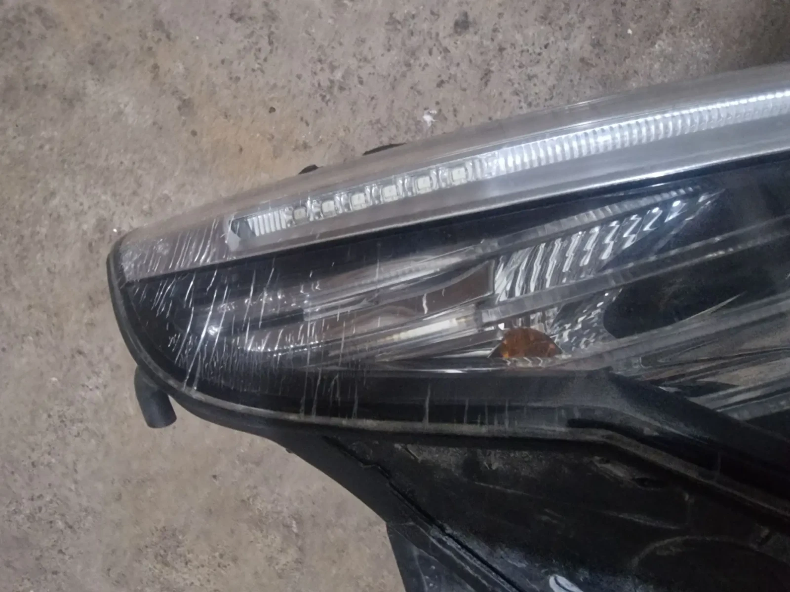 BMW E60 Face-lift десен фар, снимка 3 - Части - 53960333