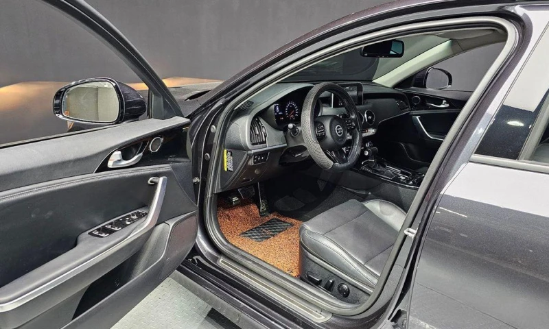 Kia Stinger 2.2 Diesel 2WD * НАЙ-ДОБРА ЦЕНА В БЪЛГАРИЯ* , снимка 11 - Автомобили и джипове - 51965361