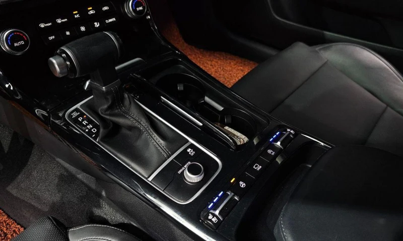 Kia Stinger 2.2 Diesel 2WD * НАЙ-ДОБРА ЦЕНА В БЪЛГАРИЯ* , снимка 9 - Автомобили и джипове - 51965361