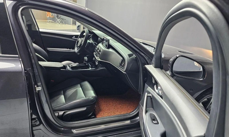 Kia Stinger 2.2 Diesel 2WD * НАЙ-ДОБРА ЦЕНА В БЪЛГАРИЯ* , снимка 10 - Автомобили и джипове - 51965361