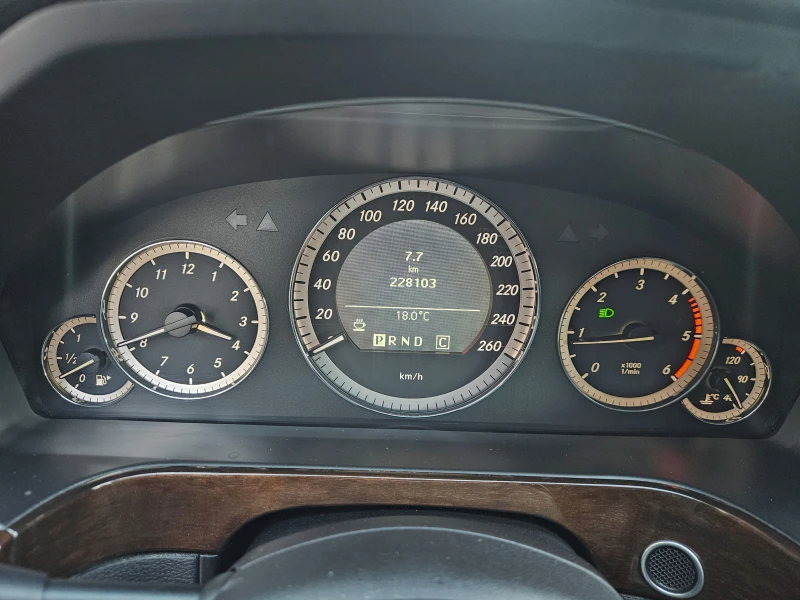 Mercedes-Benz E 220 CDI BlueEfficiency Standard, снимка 12 - Автомобили и джипове - 52416208
