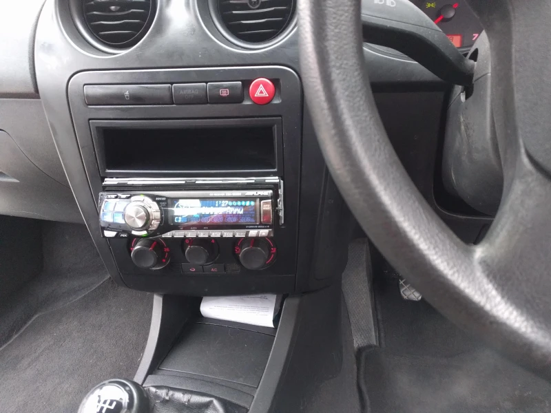 Seat Ibiza 1.2, снимка 8 - Автомобили и джипове - 52923281