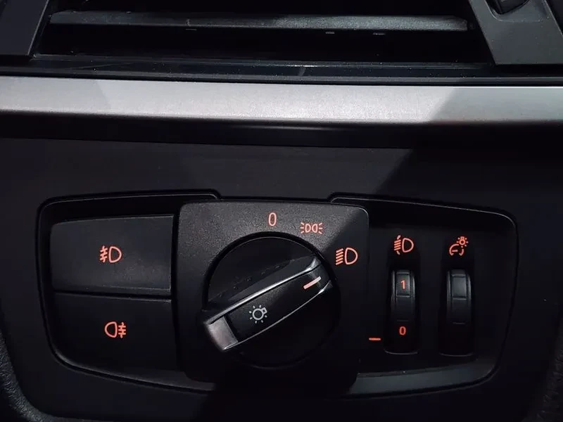 BMW 320, снимка 14 - Автомобили и джипове - 52470499