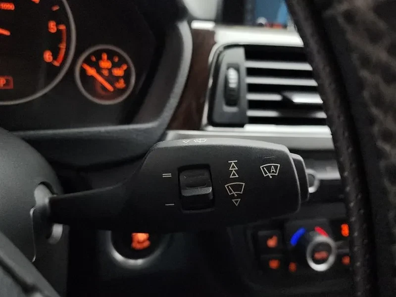 BMW 320, снимка 15 - Автомобили и джипове - 52470499