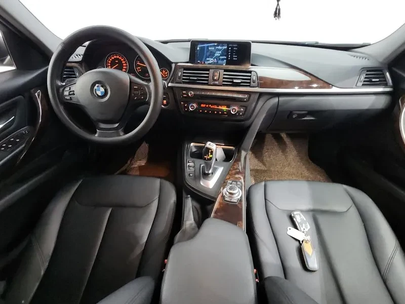 BMW 320, снимка 7 - Автомобили и джипове - 52470499
