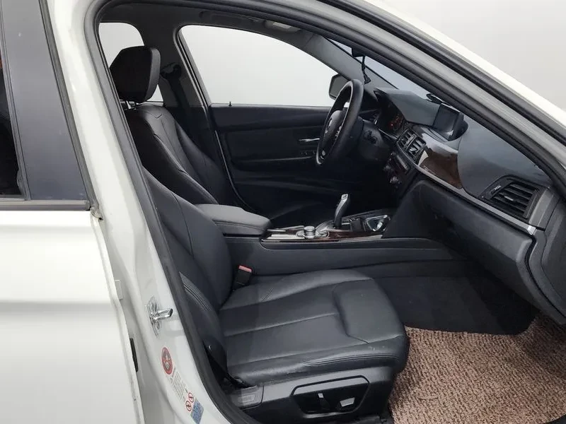 BMW 320, снимка 11 - Автомобили и джипове - 52470499