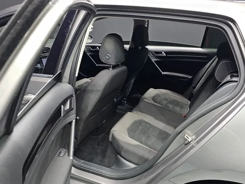 VW Golf 1.6 TDI, снимка 13 - Автомобили и джипове - 54300847