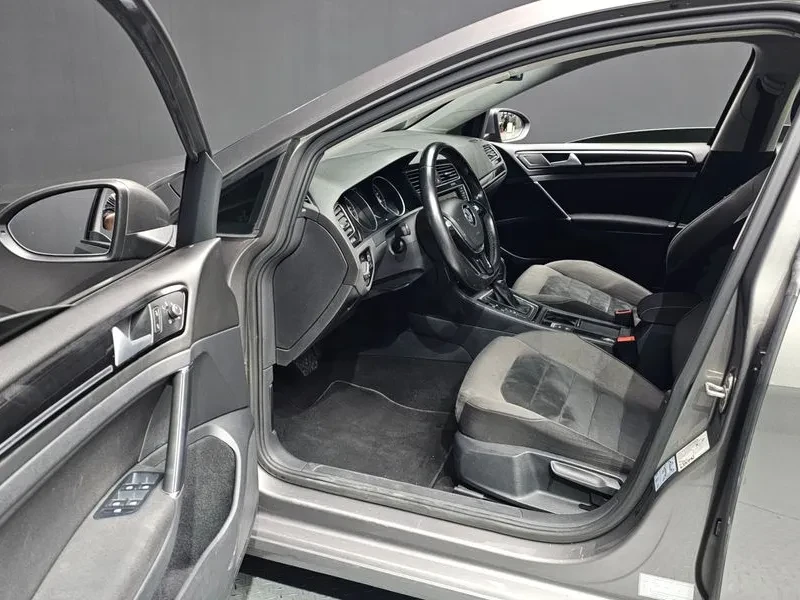 VW Golf 1.6 TDI, снимка 10 - Автомобили и джипове - 54300847