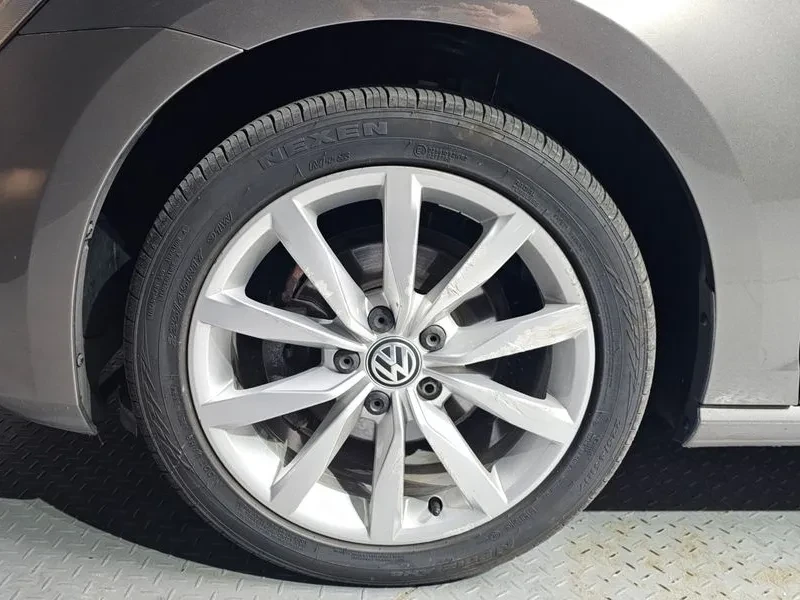 VW Golf 1.6 TDI, снимка 5 - Автомобили и джипове - 54300847