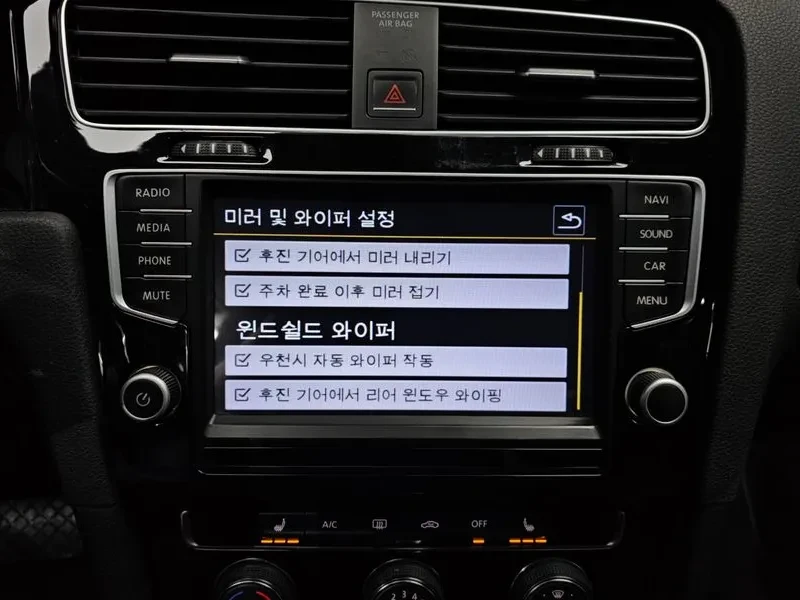 VW Golf 1.6 TDI, снимка 17 - Автомобили и джипове - 54300847