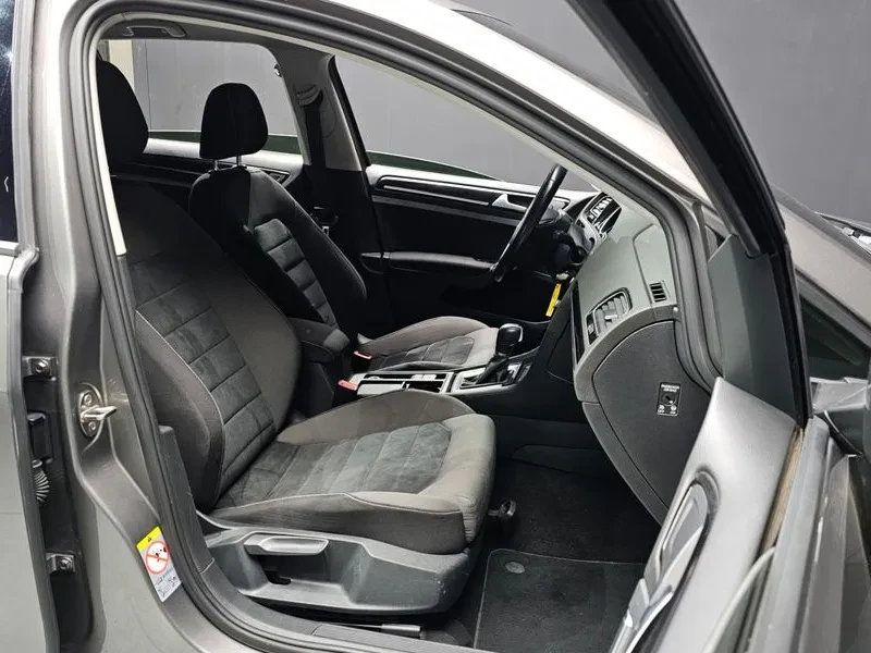 VW Golf 1.6 TDI, снимка 11 - Автомобили и джипове - 54300847