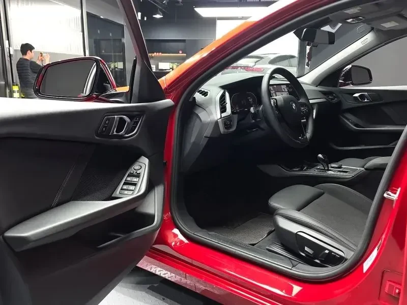 BMW 118 118D Joy First Edition, снимка 3 - Автомобили и джипове - 55121888