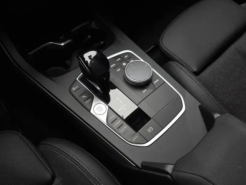 BMW 118 118D Joy First Edition, снимка 2 - Автомобили и джипове - 55121888