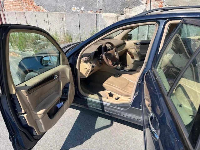 Mercedes-Benz C 270, снимка 4 - Автомобили и джипове - 55823981