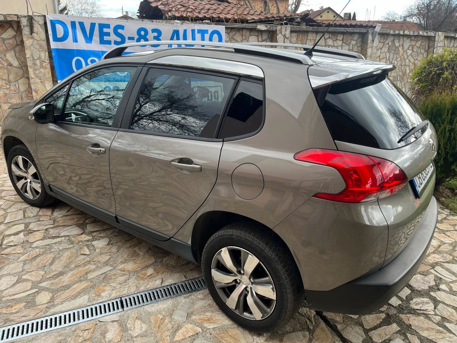 Peugeot 2008 * NAVI* LED* 1.2i* 80000km*  - изображение 4