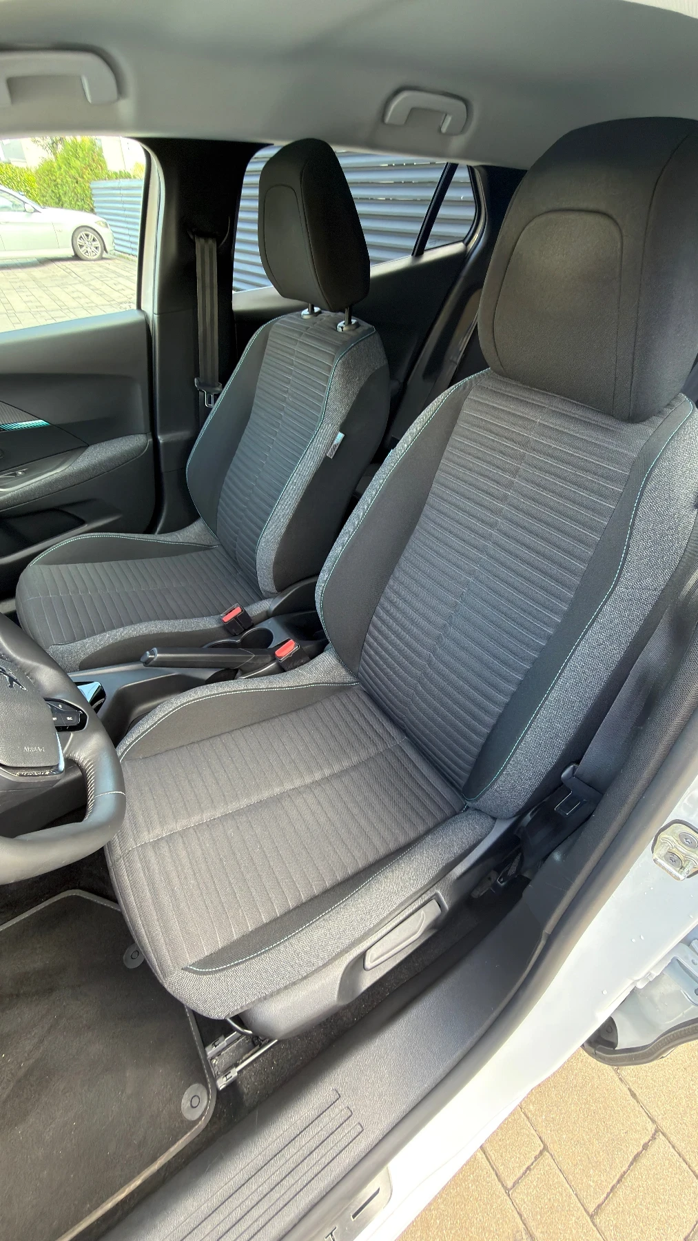 Peugeot 2008 1.2i EAT8 НАЛИЧНА - изображение 10