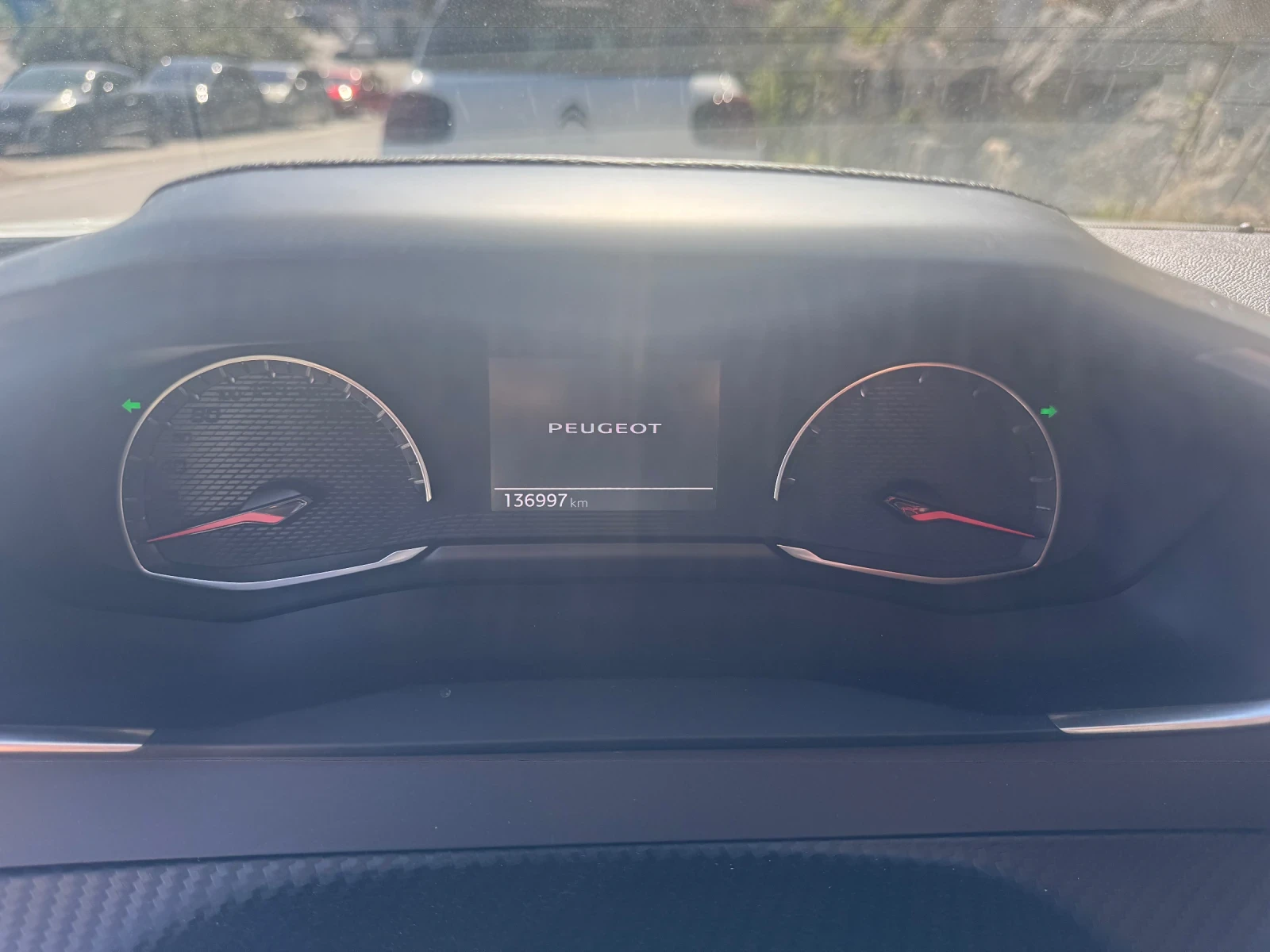 Peugeot 2008 1.2i Автомат EAT8 - изображение 6