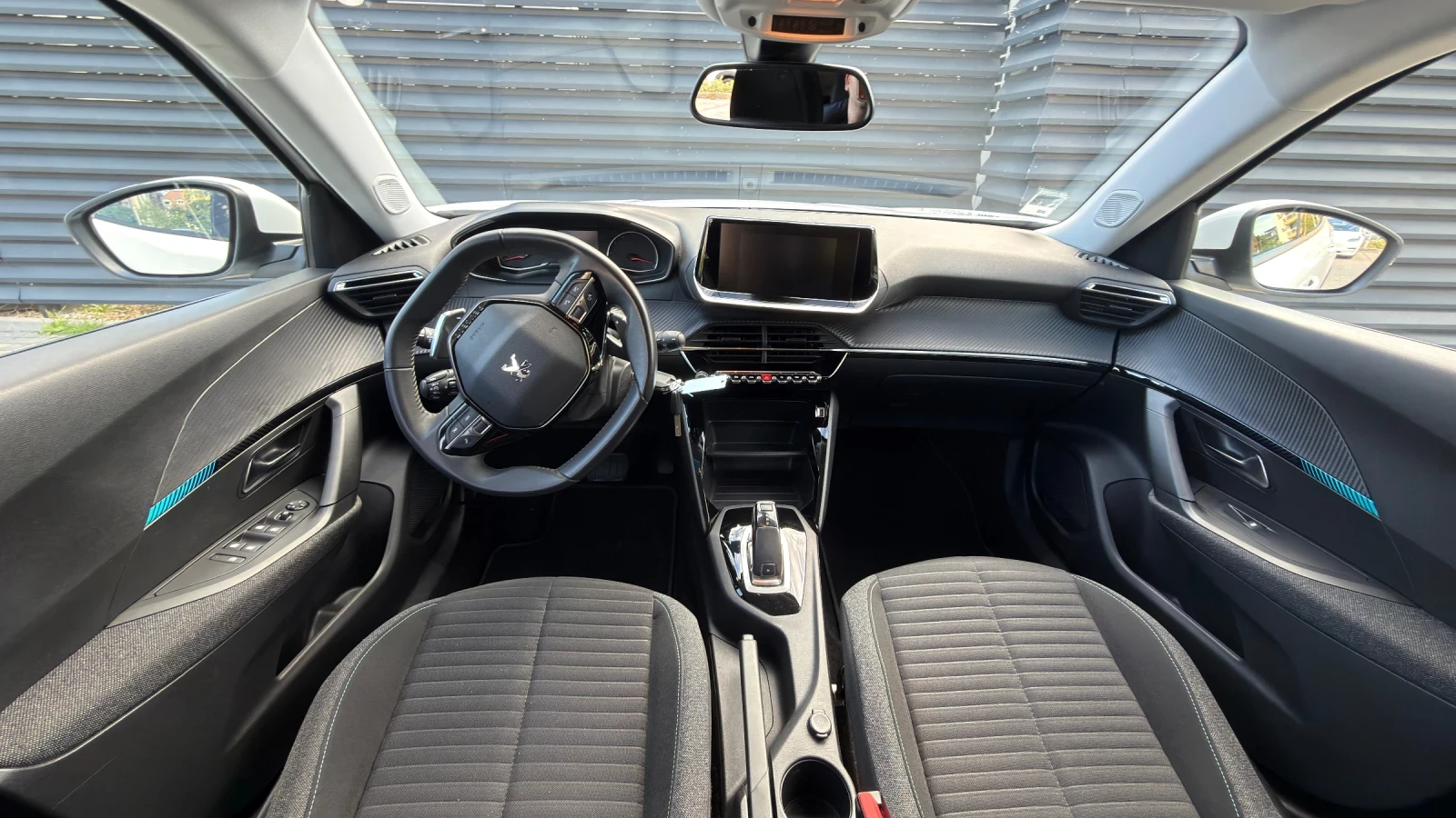 Peugeot 2008 1.2i EAT8 НАЛИЧНА - изображение 8
