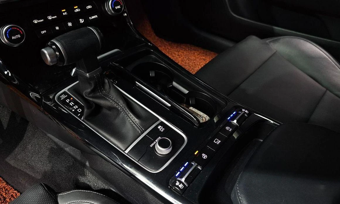 Kia Stinger 2.2 Diesel 2WD * НАЙ-ДОБРА ЦЕНА В БЪЛГАРИЯ*  - изображение 9