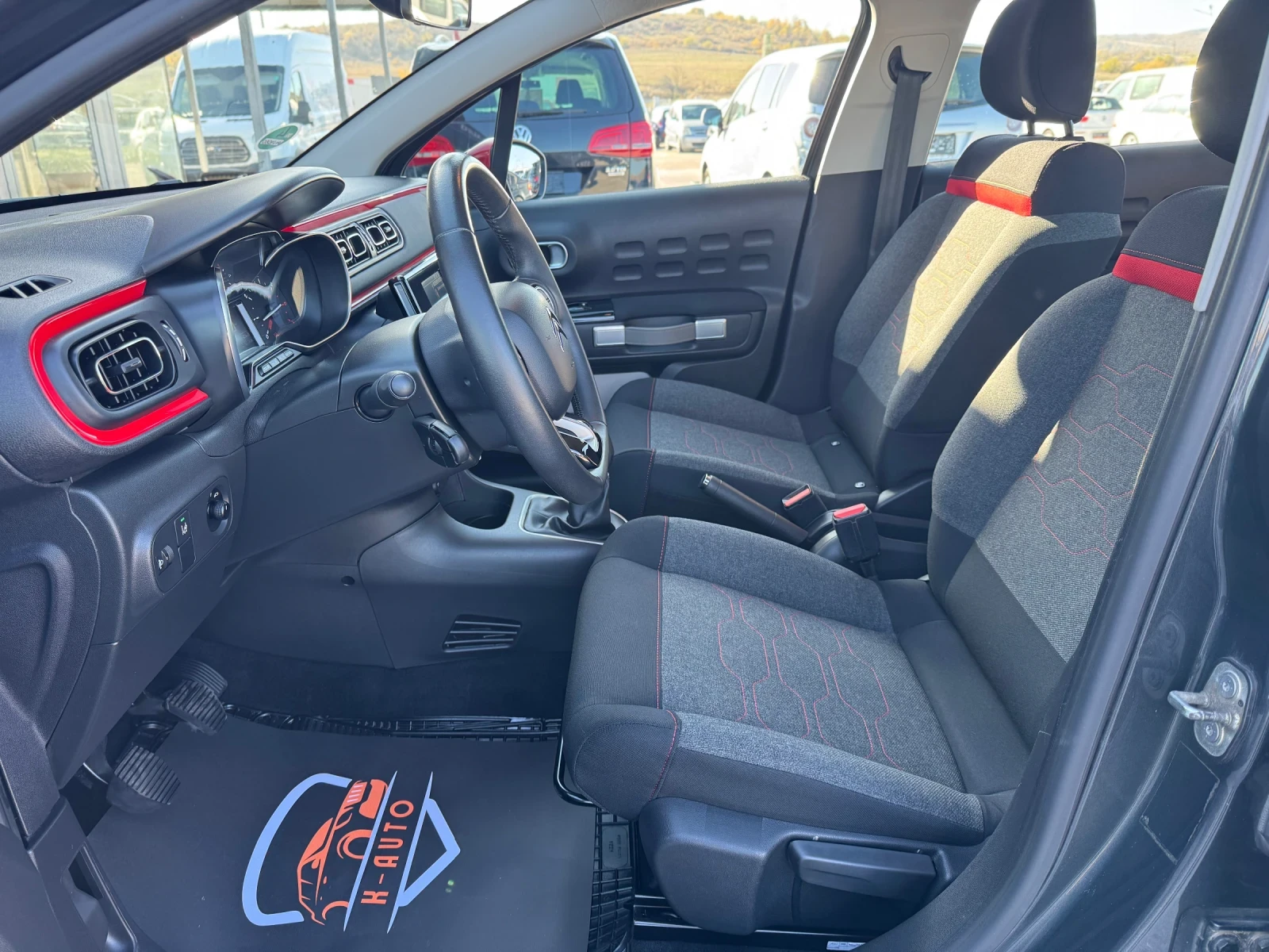 Citroen C3 1.2 / Two Tone  - изображение 5