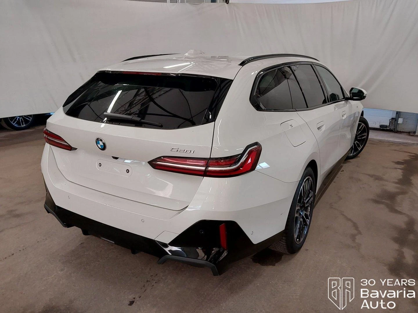 BMW 520 i Touring M Sport Paket Steptronic - изображение 3