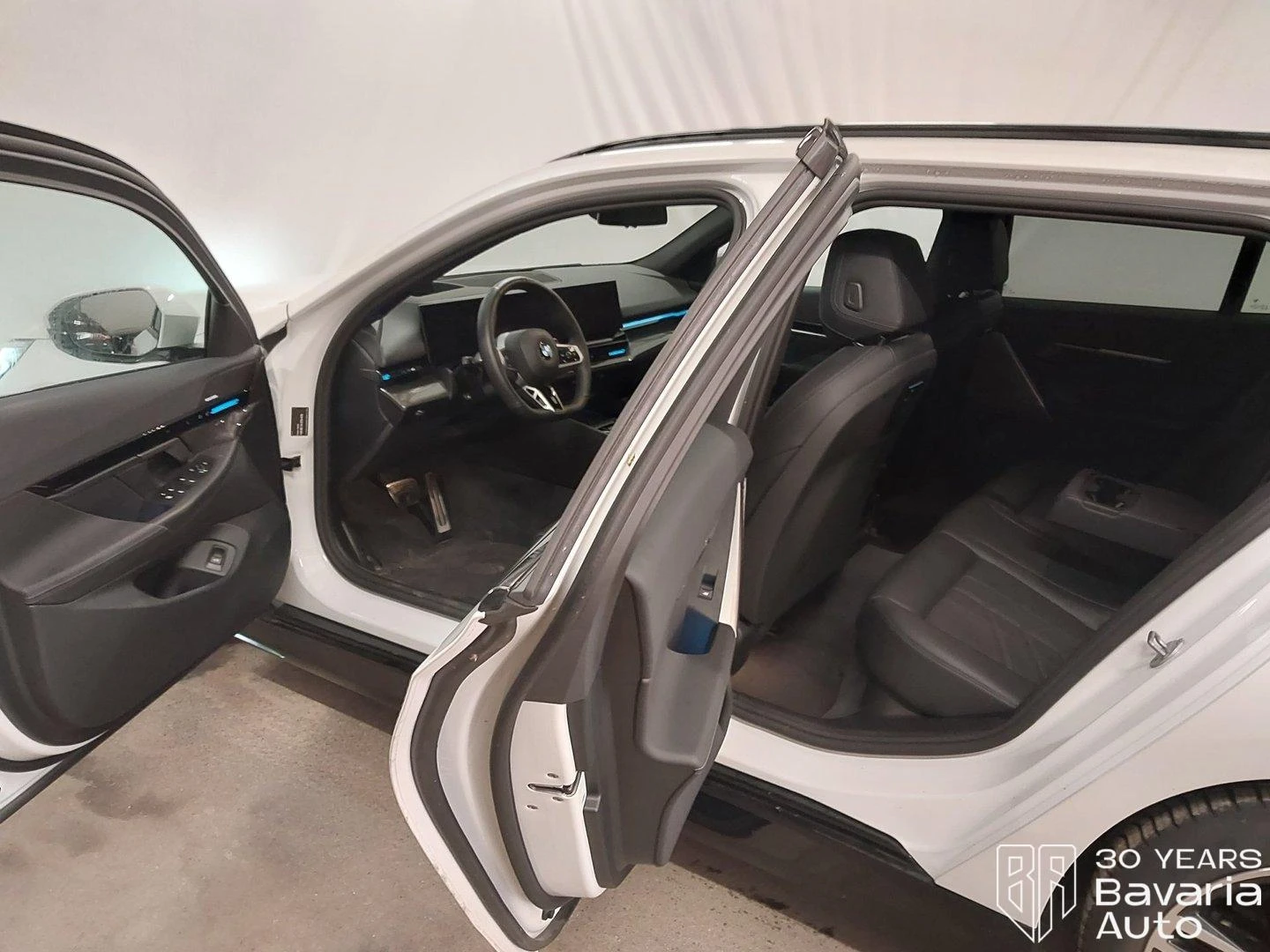 BMW 520 i Touring M Sport Paket Steptronic - изображение 5