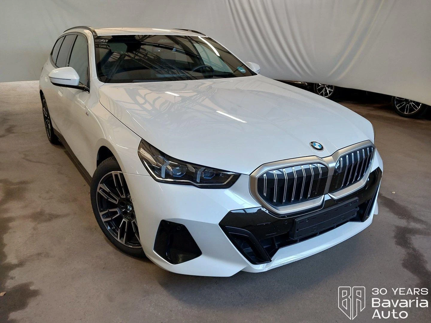 BMW 520 i Touring M Sport Paket Steptronic - изображение 4