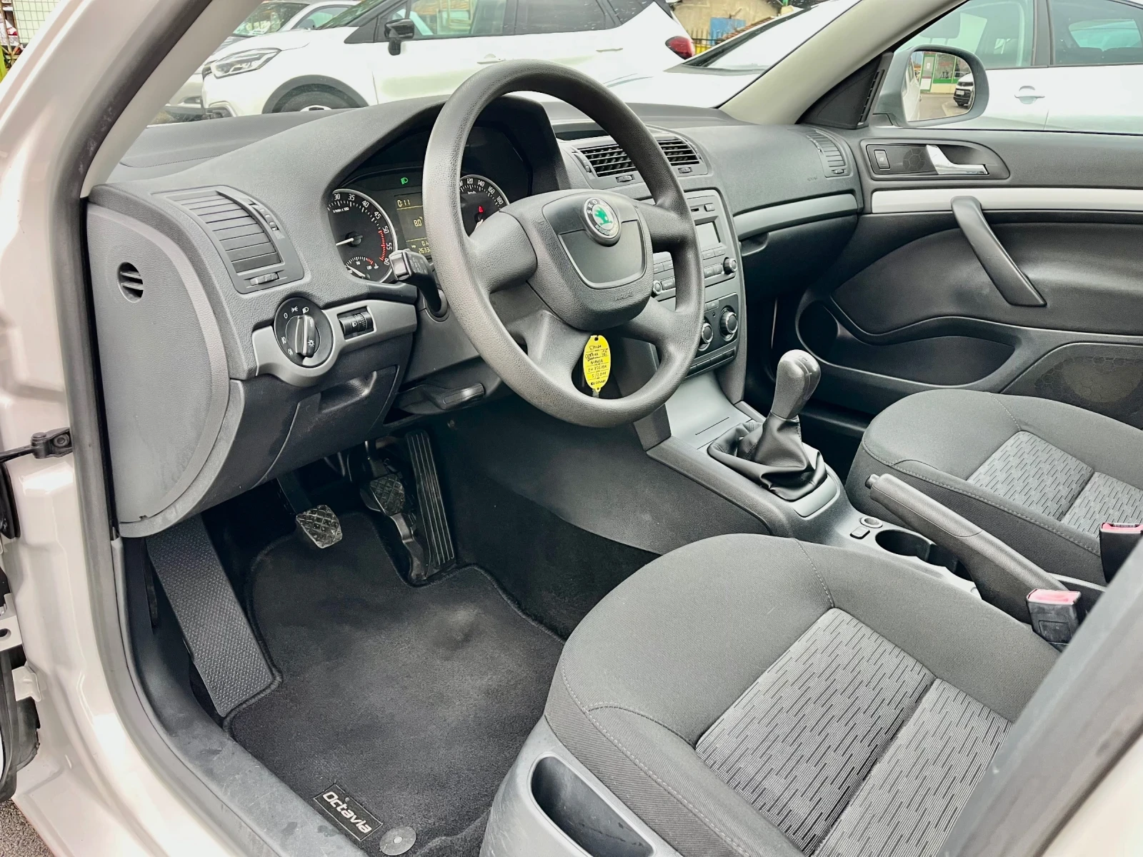 Skoda Octavia 1.6 TDI SW - изображение 9