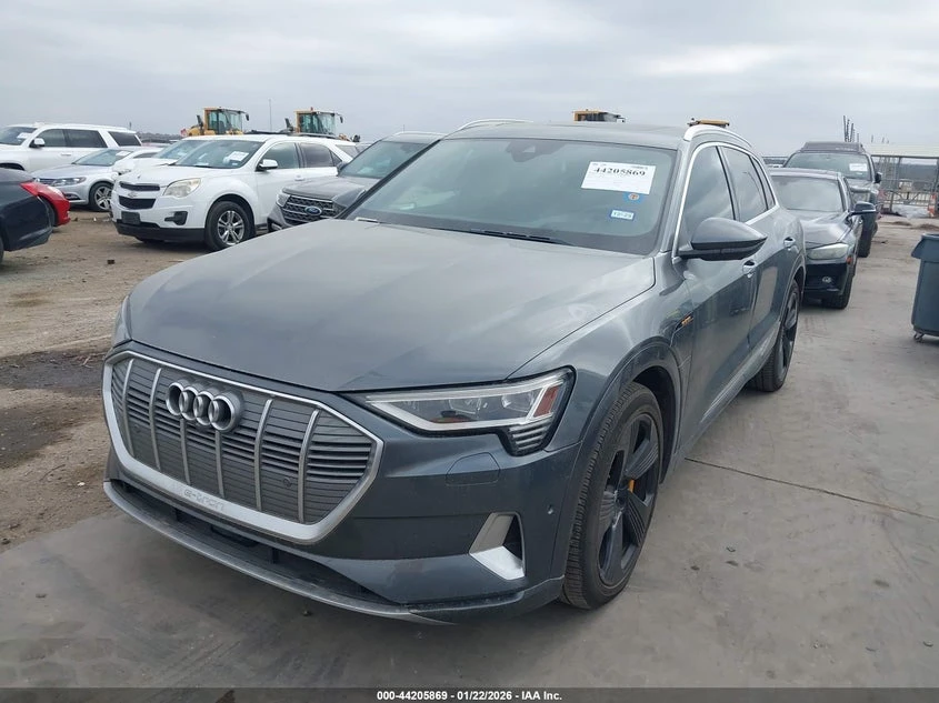 Audi E-Tron Premium Plus, снимка 2 - Автомобили и джипове - 54137620