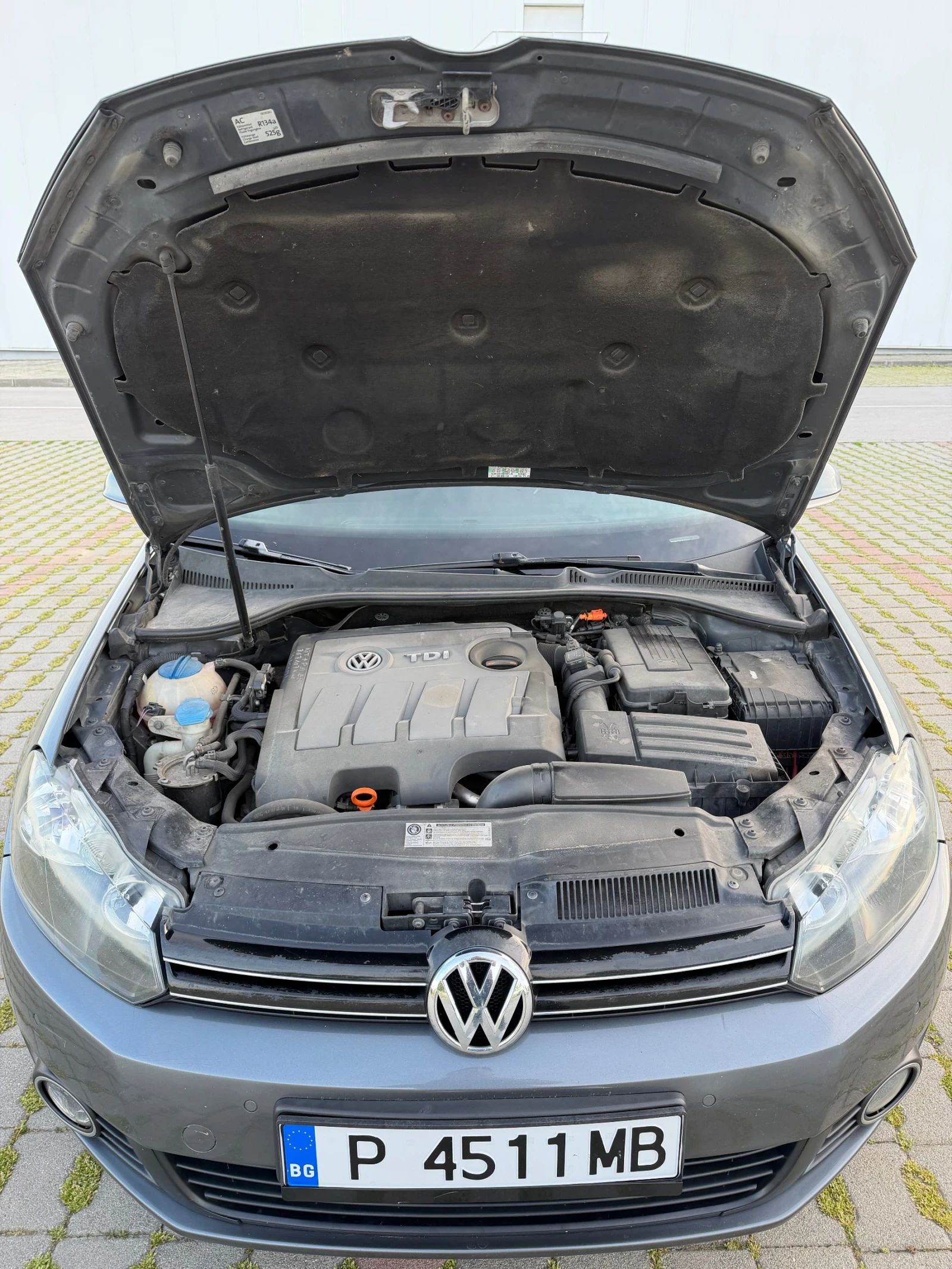 VW Golf 1.6 TDI, снимка 16 - Автомобили и джипове - 54305538