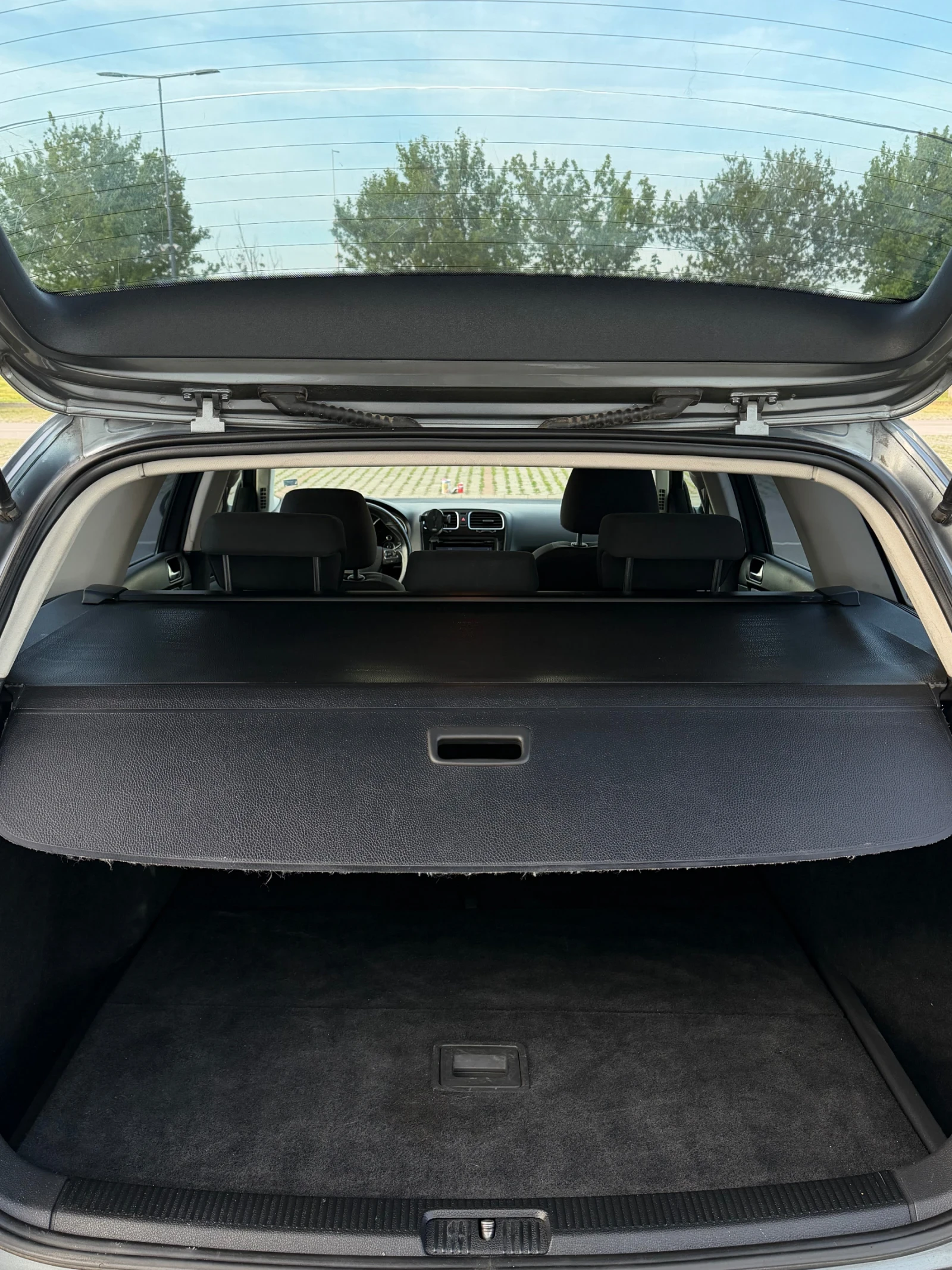 VW Golf 1.6 TDI, снимка 15 - Автомобили и джипове - 54305538